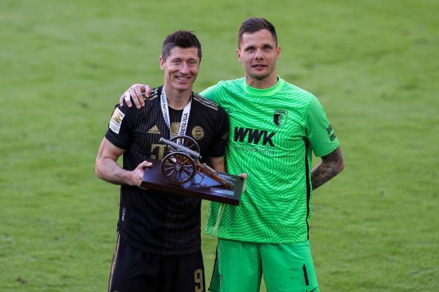 1621777987185022435.jpg 005C6vwXly8gqs4ijhwkoj61900u04qp02.jpg